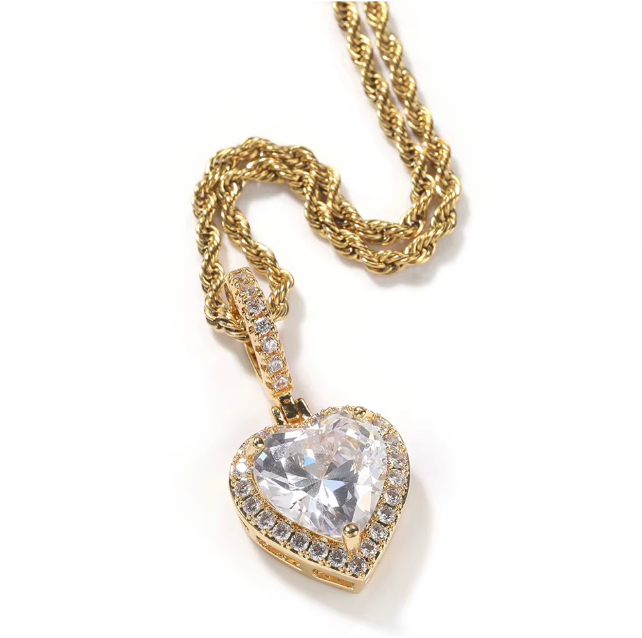 PRETTY HEART NECKLACE