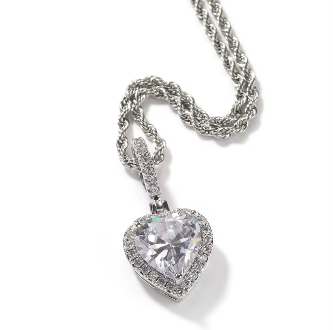 PRETTY HEART NECKLACE